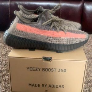 Yeezy 350 boost v2 size 8.5 DS